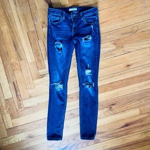 🌵 Cello Skinny distressed medium wash jeans size 5